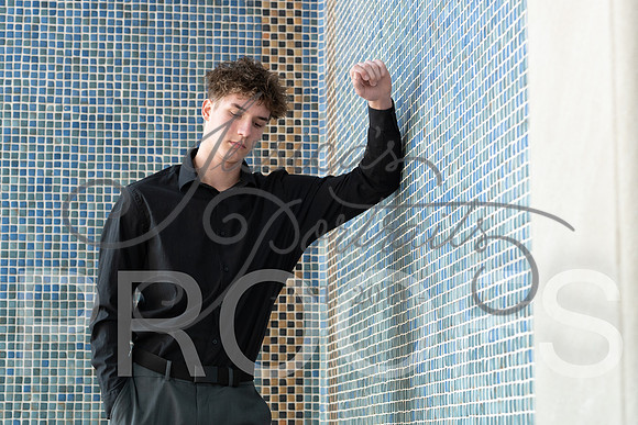2025-02-01 Stephanie Butler Zayden's Senior Pics Downtown KC_Z63_0853