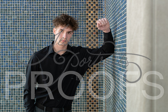 2025-02-01 Stephanie Butler Zayden's Senior Pics Downtown KC_Z63_0850