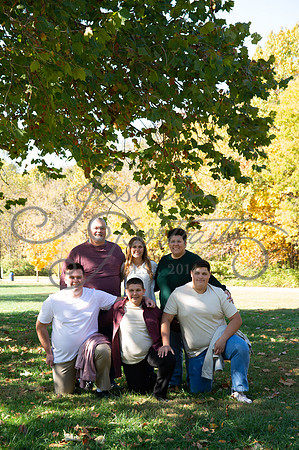 2024-10-26 Dipple Family and Sams Senior pics__JAE2501