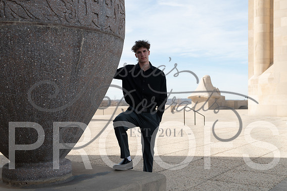 2025-02-01 Stephanie Butler Zayden's Senior Pics Downtown KC_Z63_0829