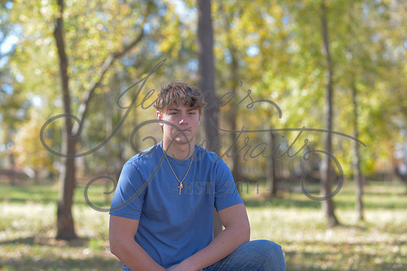 2024-11-01 Vinny Ross Senior pics Downtown Parkville__JAE4027