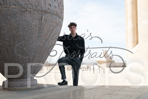 2025-02-01 Stephanie Butler Zayden's Senior Pics Downtown KC_Z63_0830