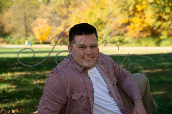 2024-10-26 Dipple Family and Sams Senior pics__JAE2429