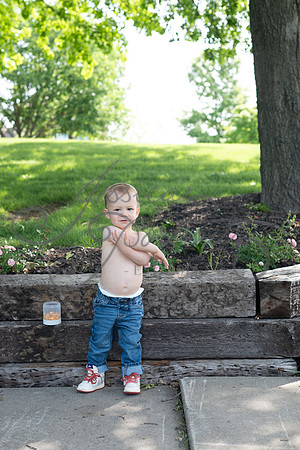 2025-05-23 Wendy and Julie with Baby Max Garney park_Z63_5942