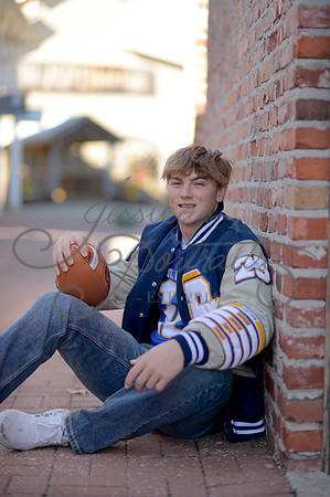 2024-11-01 Vinny Ross Senior pics Downtown Parkville__JAE3983